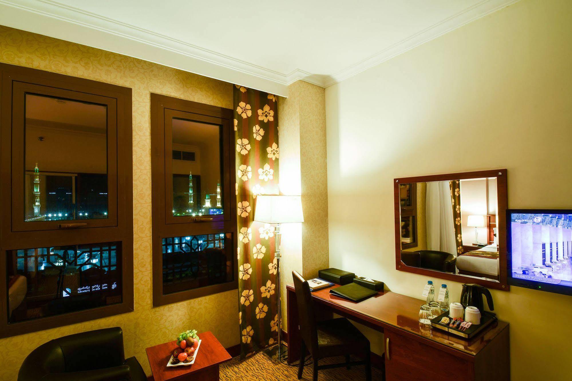 Al Ansar Golden Tulip Hotel Medina Bagian luar foto