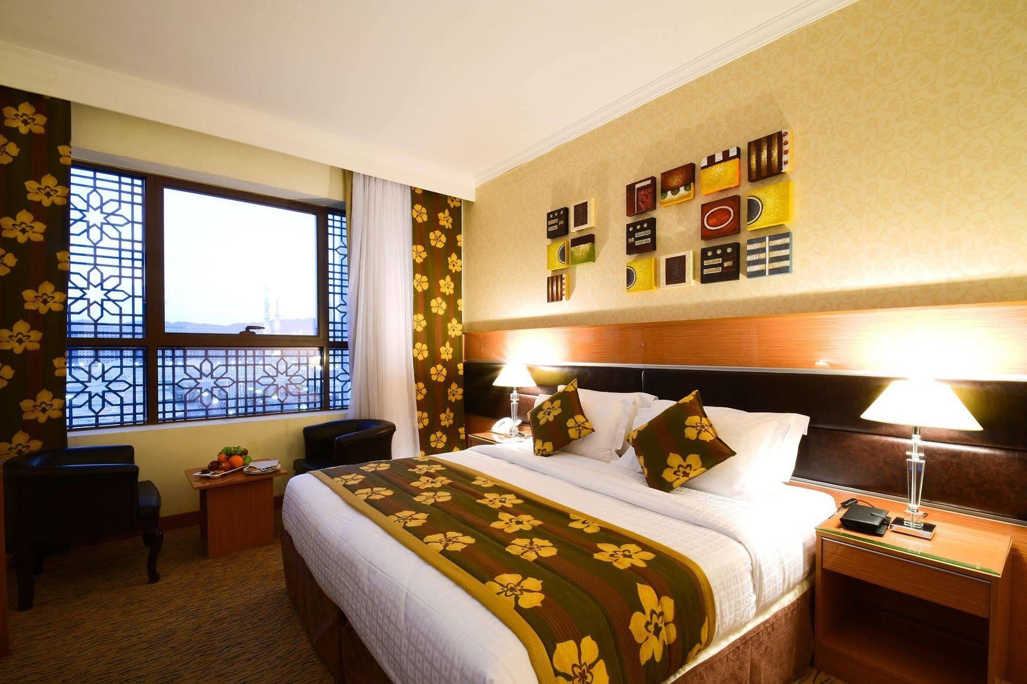 Al Ansar Golden Tulip Hotel Medina Bagian luar foto