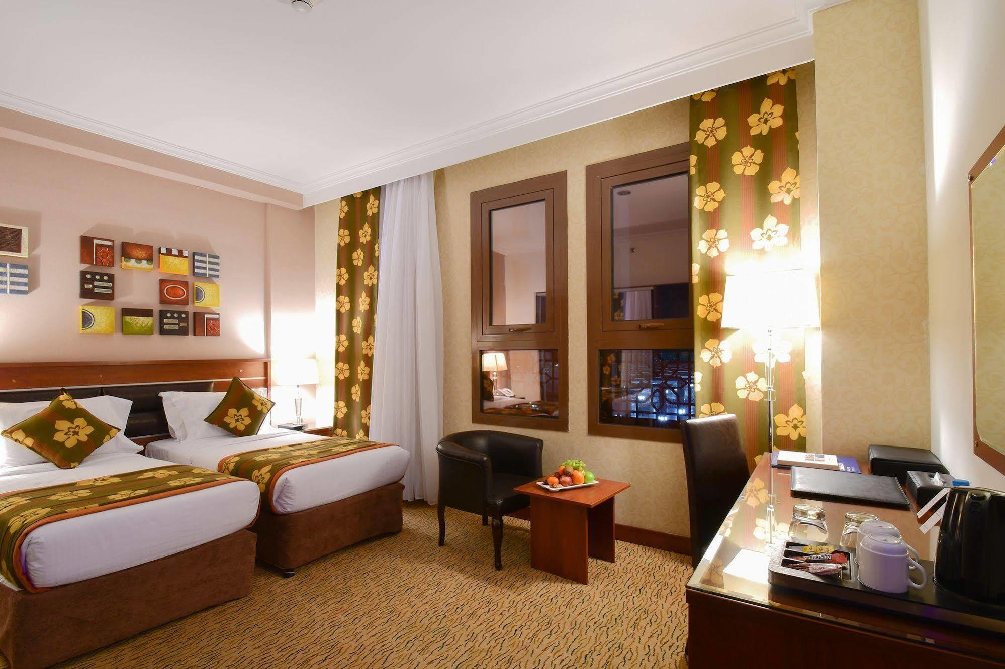Al Ansar Golden Tulip Hotel Medina Bagian luar foto