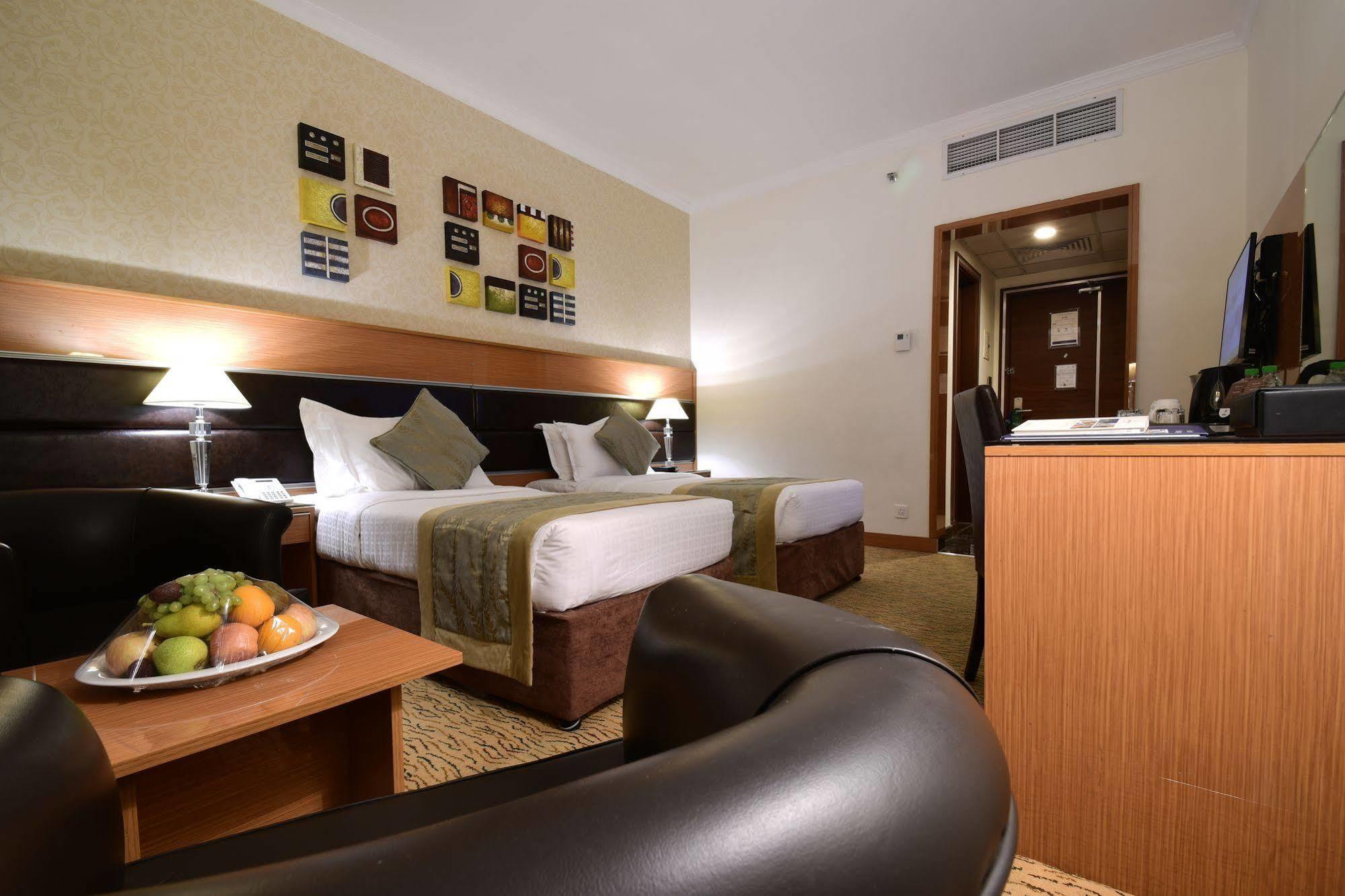 Al Ansar Golden Tulip Hotel Medina Bagian luar foto