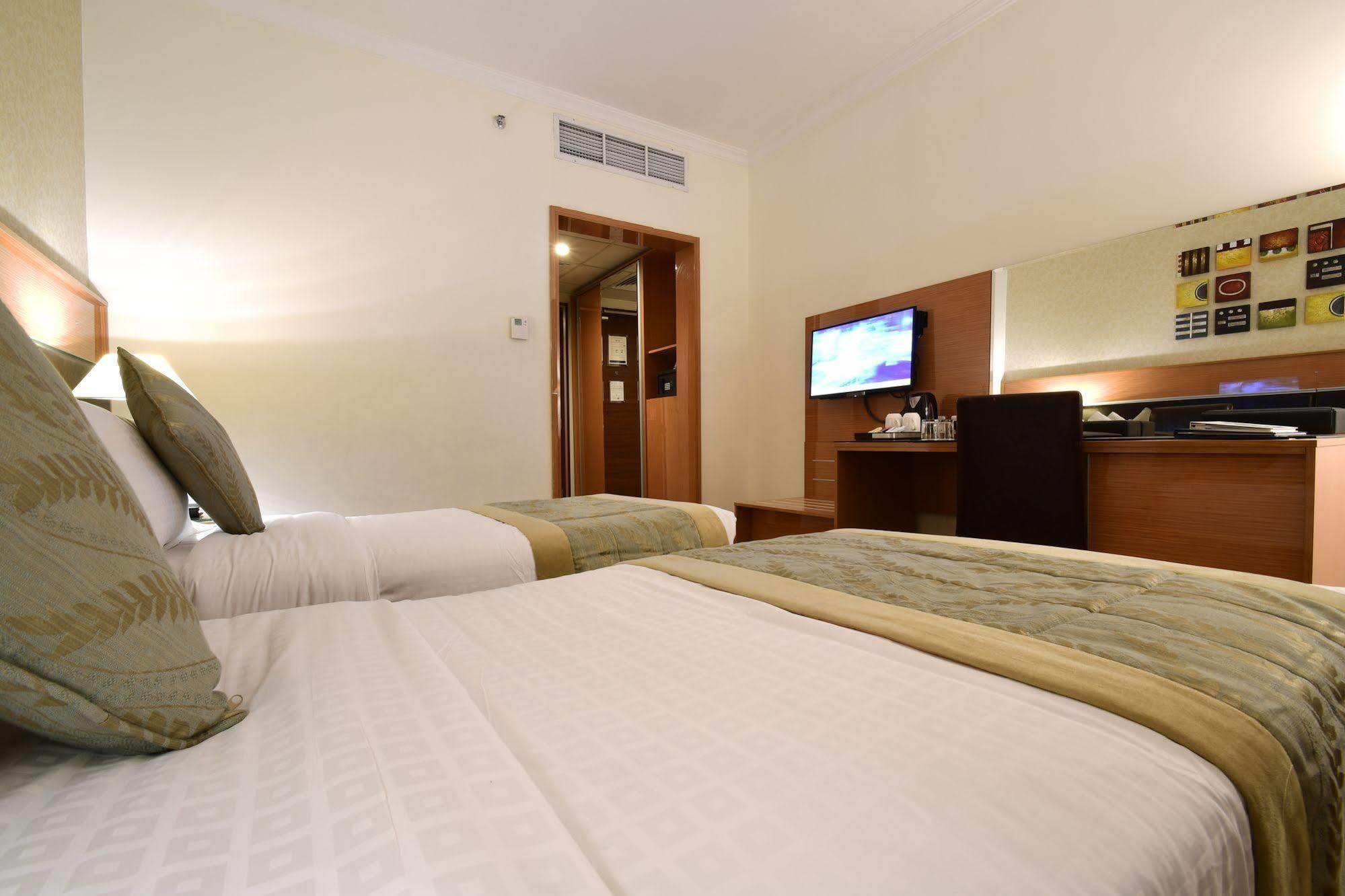 Al Ansar Golden Tulip Hotel Medina Bagian luar foto