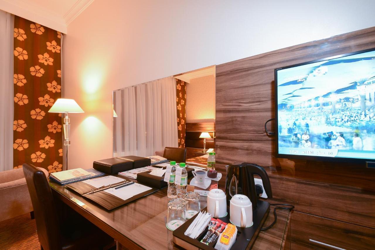 Al Ansar Golden Tulip Hotel Medina Bagian luar foto