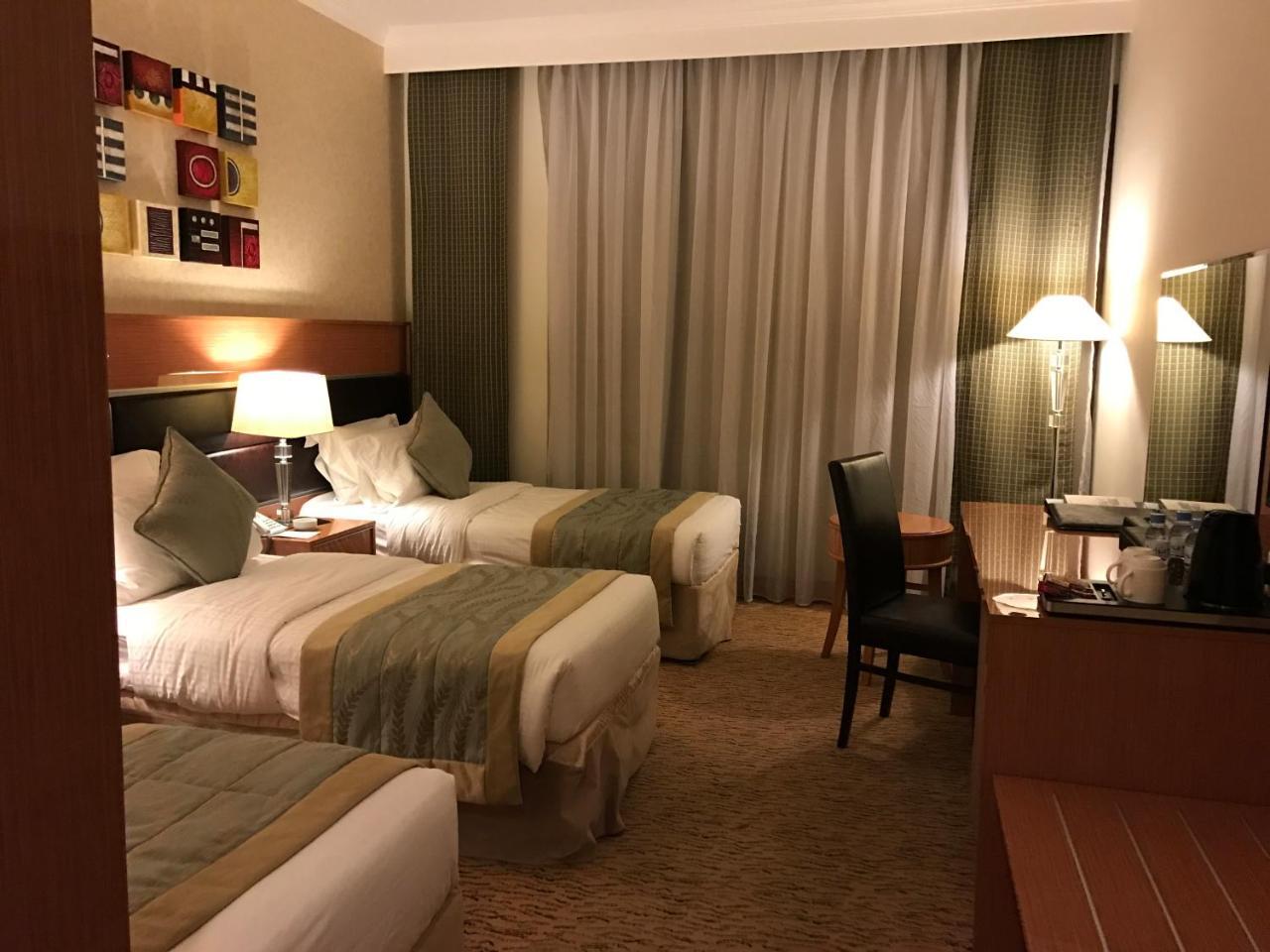 Al Ansar Golden Tulip Hotel Medina Bagian luar foto